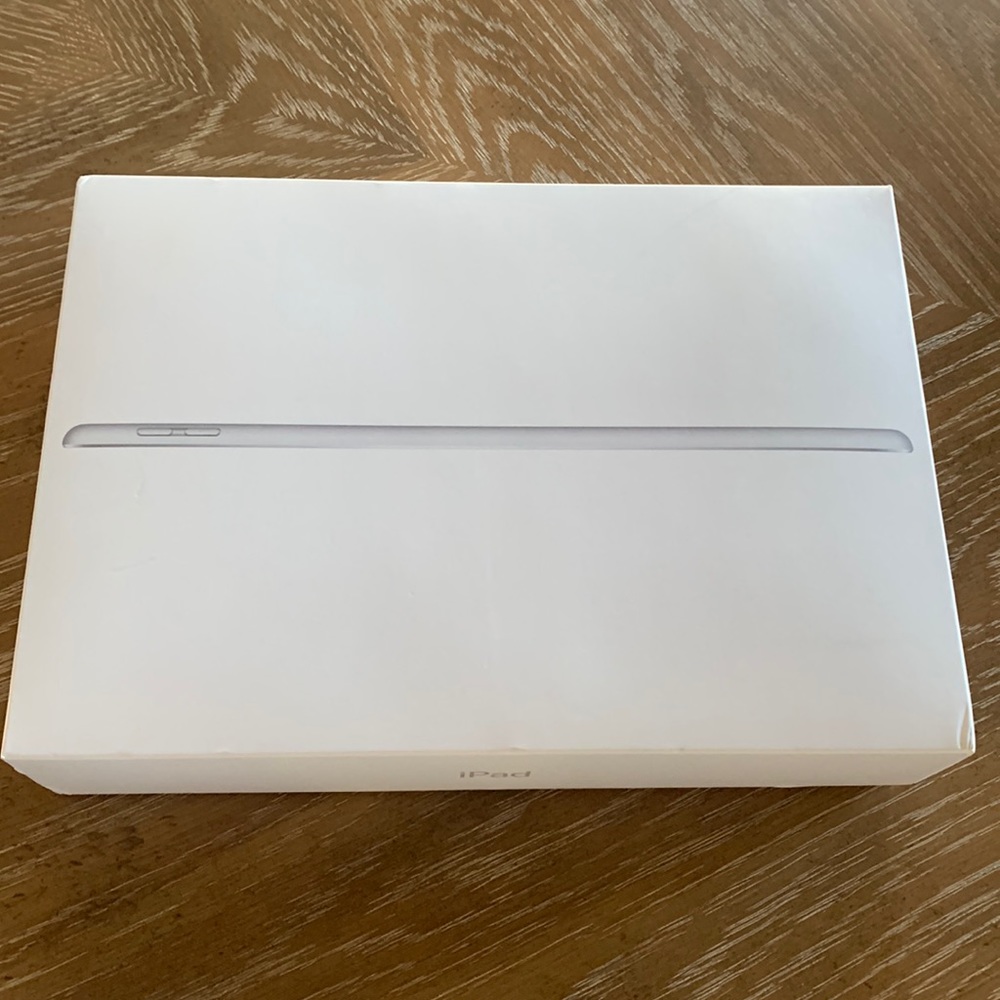 Apple iPad Empty White Box